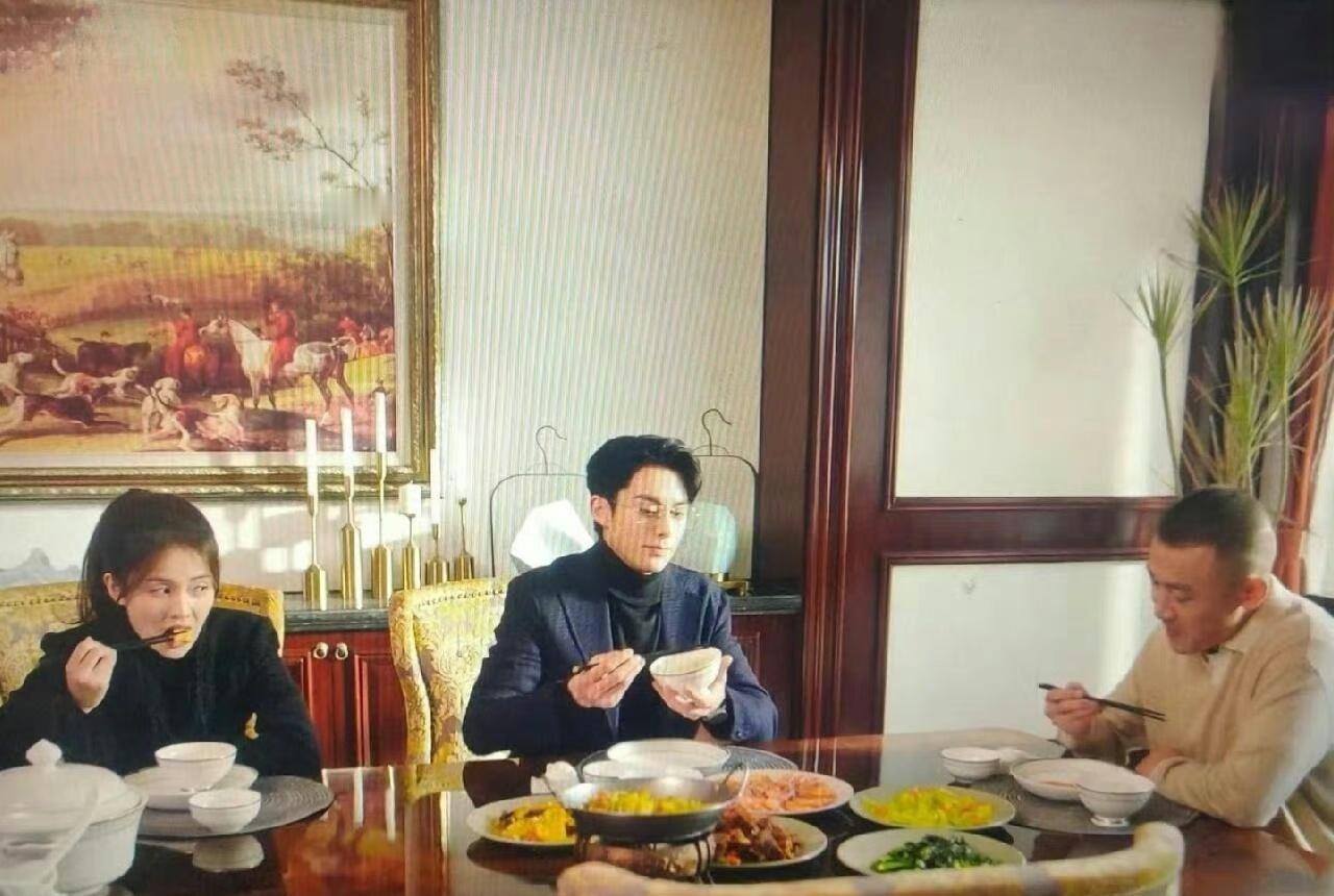 这个剧情真的合理吗？第一次见霸总家餐食这么简陋的…… ​​​