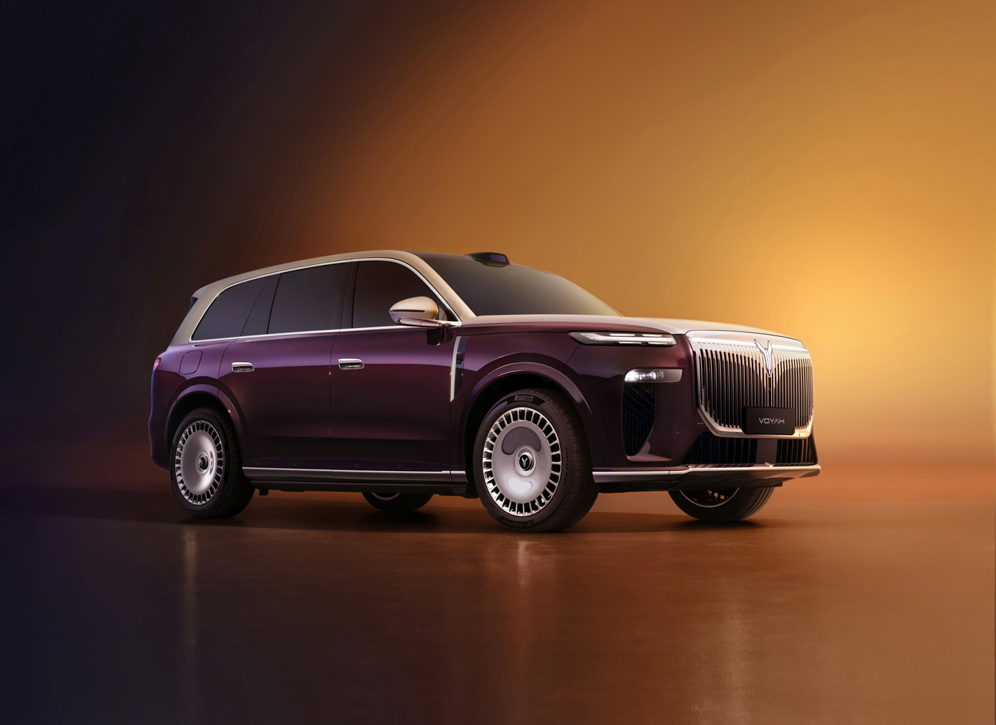 岚图旗舰 SUV——岚图 9L，今年第四季度上市。- 标配 65kWh 大电池，