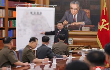 朝鲜谴责美日韩三方总参谋长会议：军事勾结是地区不稳定的根源
据新华社平壤7月18