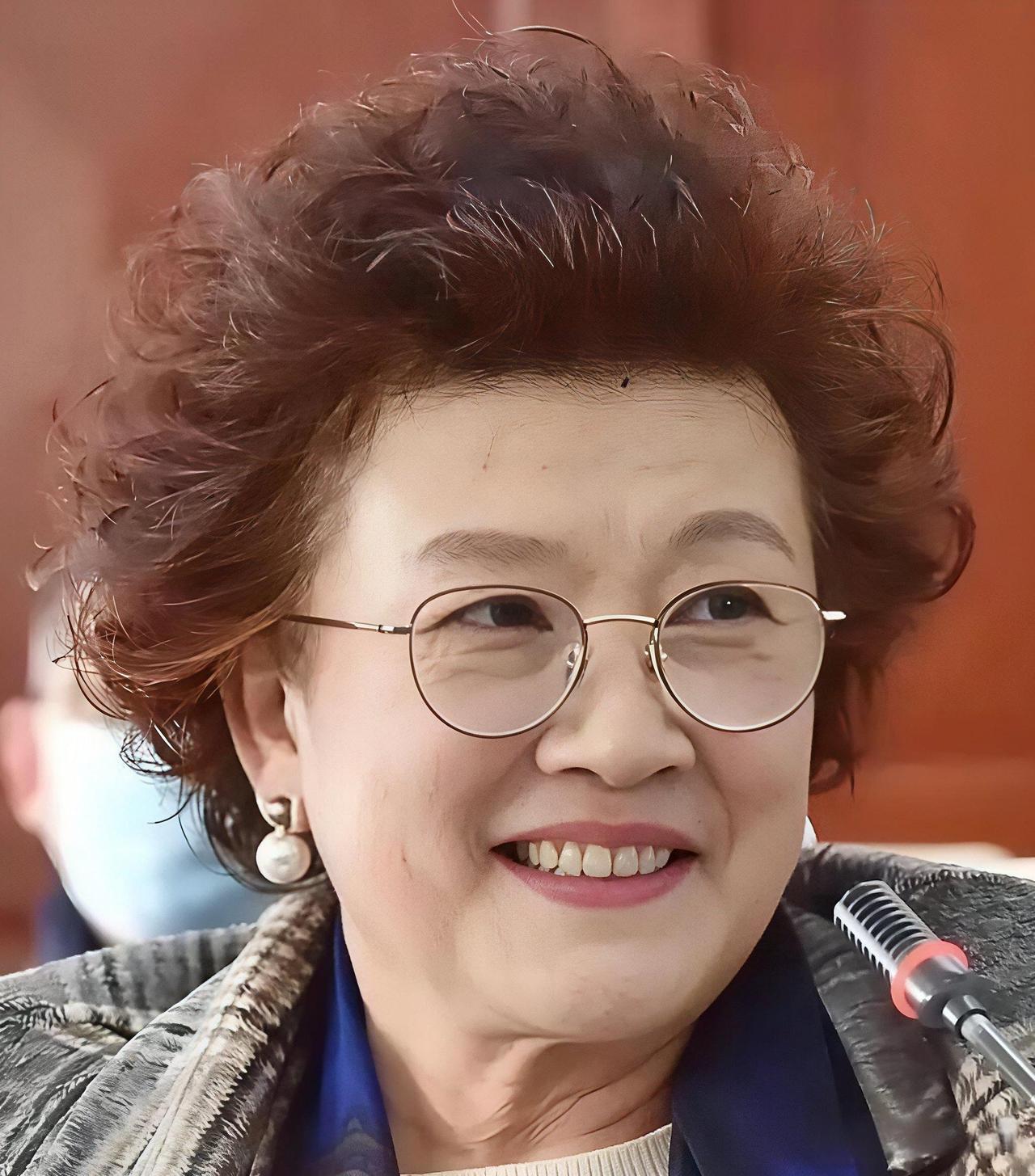 75岁的宋春丽无儿无女，养了 20 年的亲侄子，现在每个月固定给她送温暖，连很多