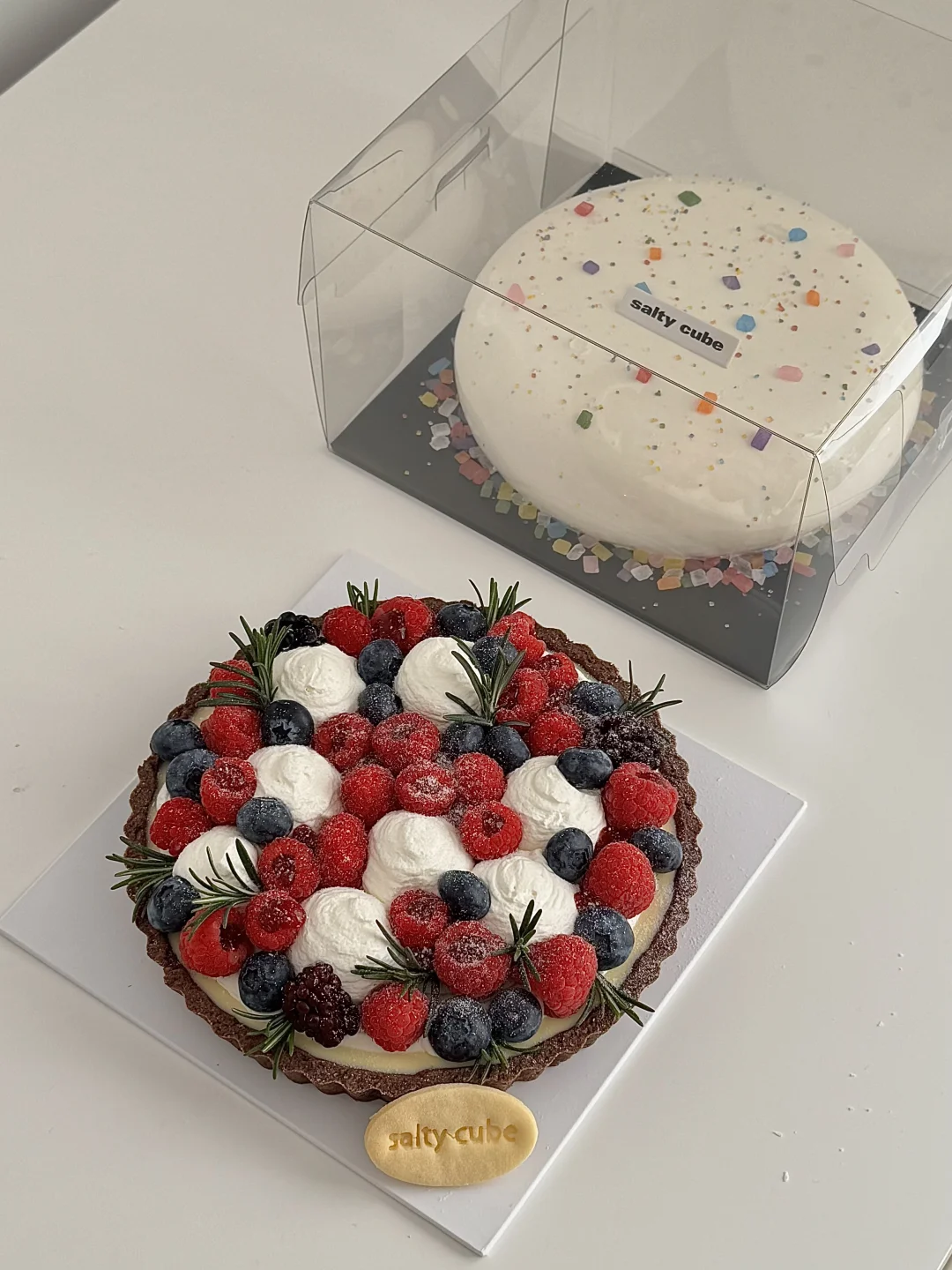 这俩个蛋糕选哪个？