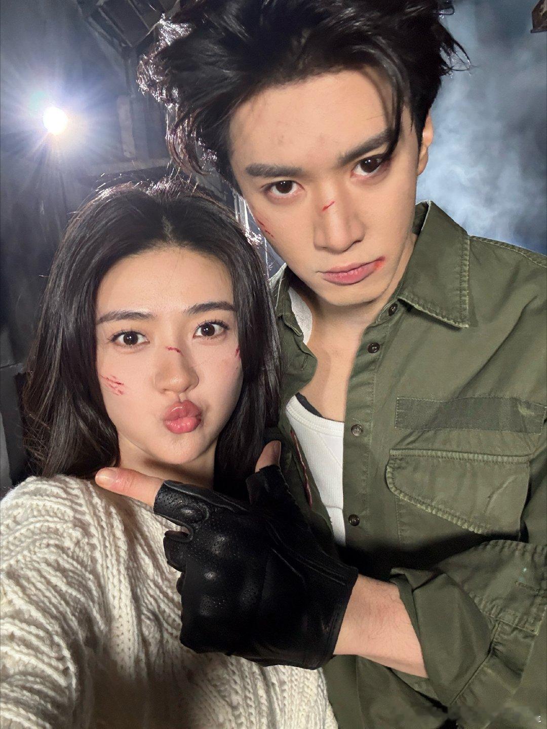 陈哲远梁洁战损照自拍  豹豹猫猫发糖了 