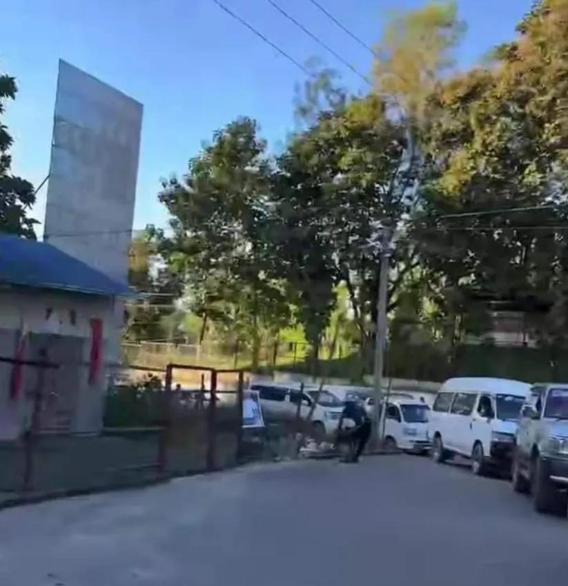 从邻国进口货物受限后，5天时间内，缅甸掸邦北部木姐和南坎地区汽油价格从1升460