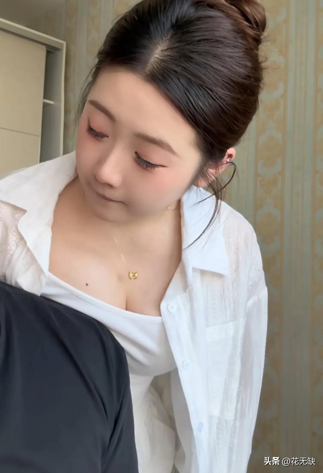 女孩子真的不能太瘦，一定要有一点软软的脂肪，这样才显得有福相。