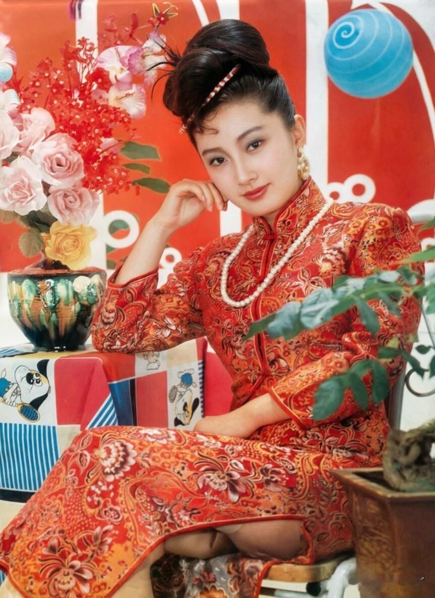 老挂历美女，以前的人都有活人气，或端庄或妖娆各有特点，现在的都一个样。