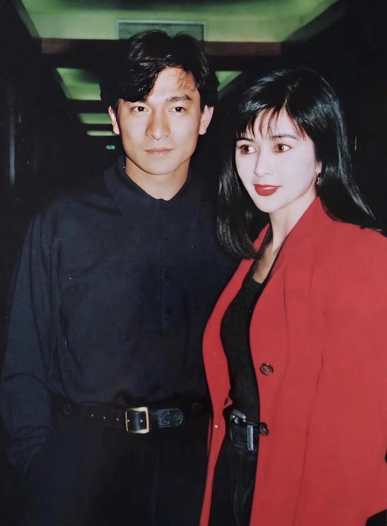 看到关之琳年轻时候的照片，她长得确实很漂亮，不愧有“香江第一美人”之称。

19