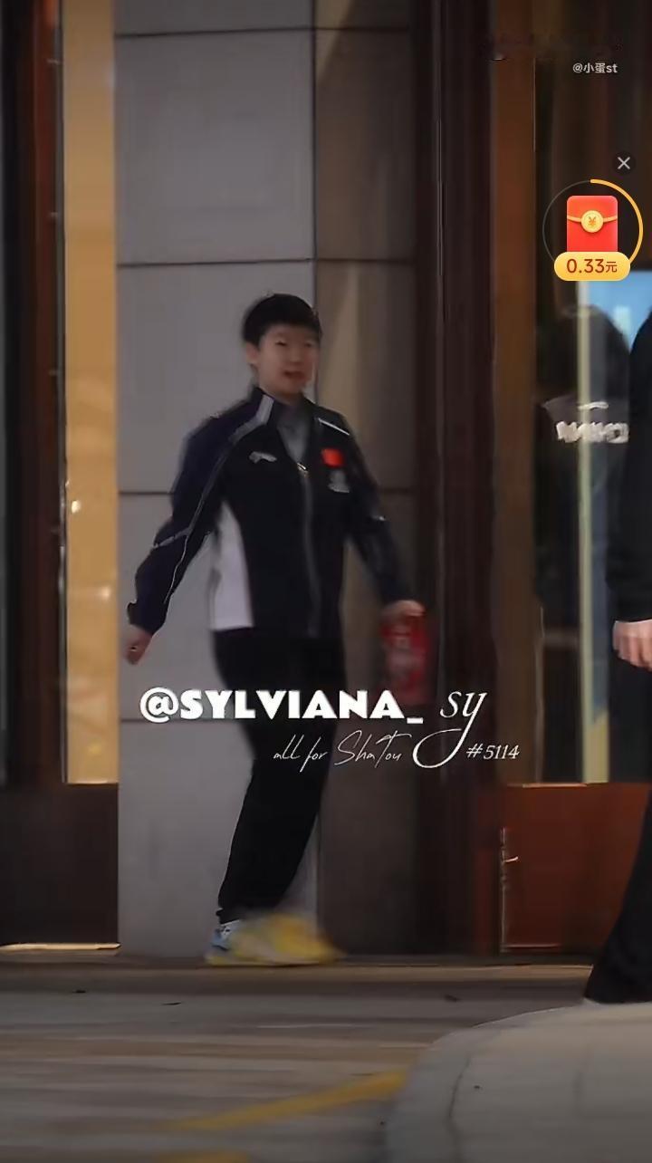 穿上新队服的莎莎[赞]！
国乒选手有了新队服，在这届海口亚洲杯上孩子们就开始穿了