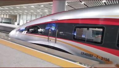 西延高铁🚄今日开启试运行

试运行列车采用复兴号CR400BF

高铁列车，