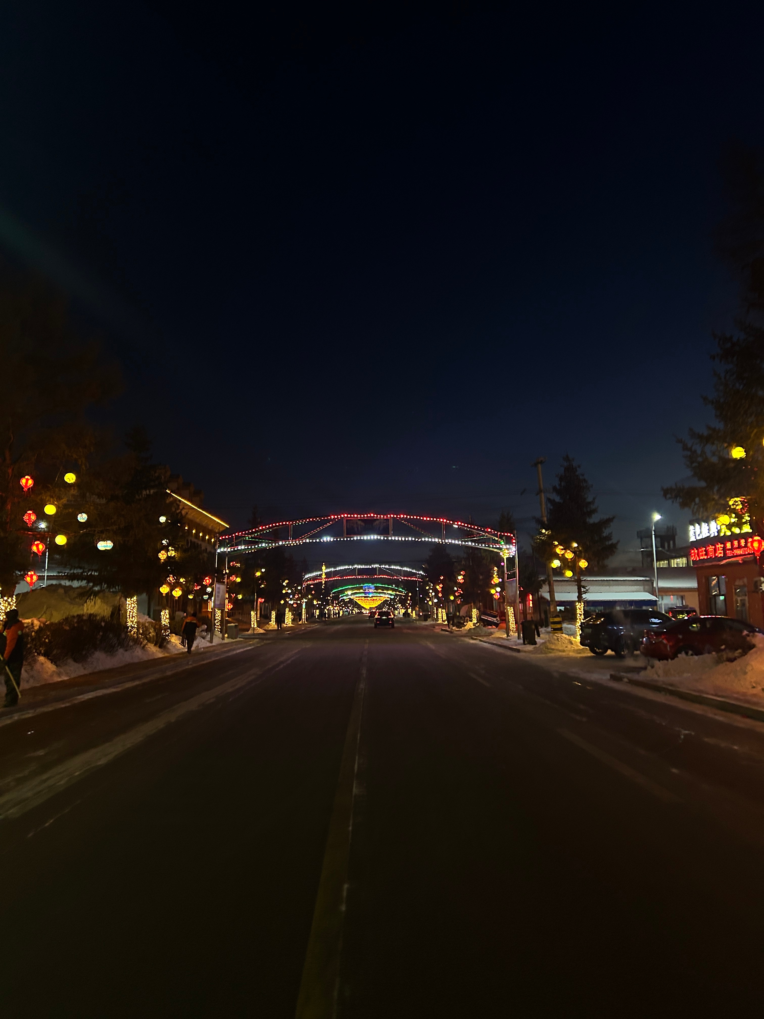 这儿叫松岭，大兴安岭这边的一个县城，非常非常干净，建设的感觉也不错，刚才买东西和