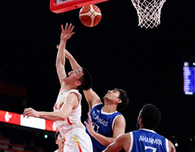 碾压！中国男篮vs菲律宾半场领先36分 王俊杰14+7 廖三宁正负值+29