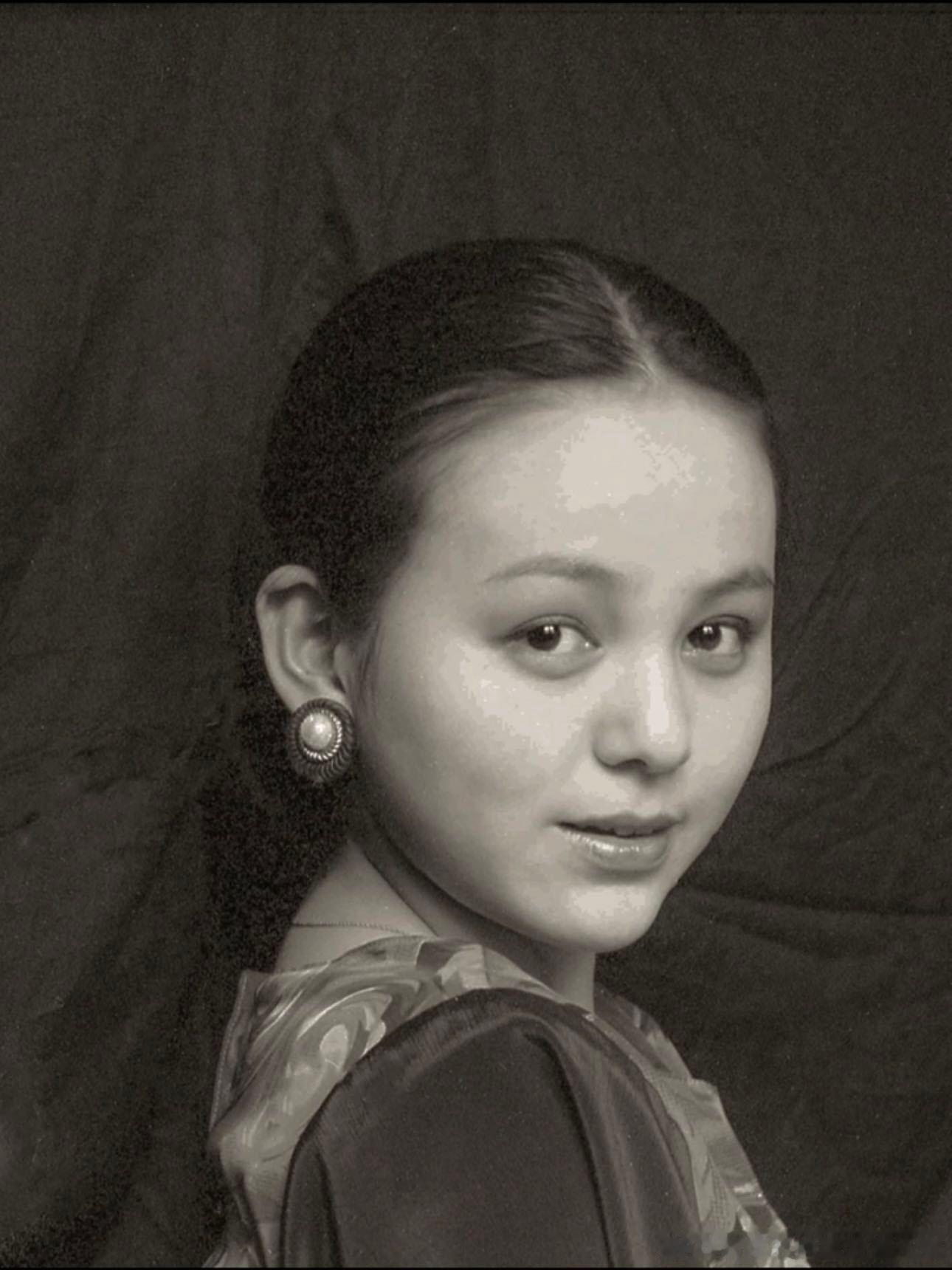 #雪姨22岁居然走甜美可爱风##俄罗斯人爱上王琳的原因找到了# 提起王琳，我们首