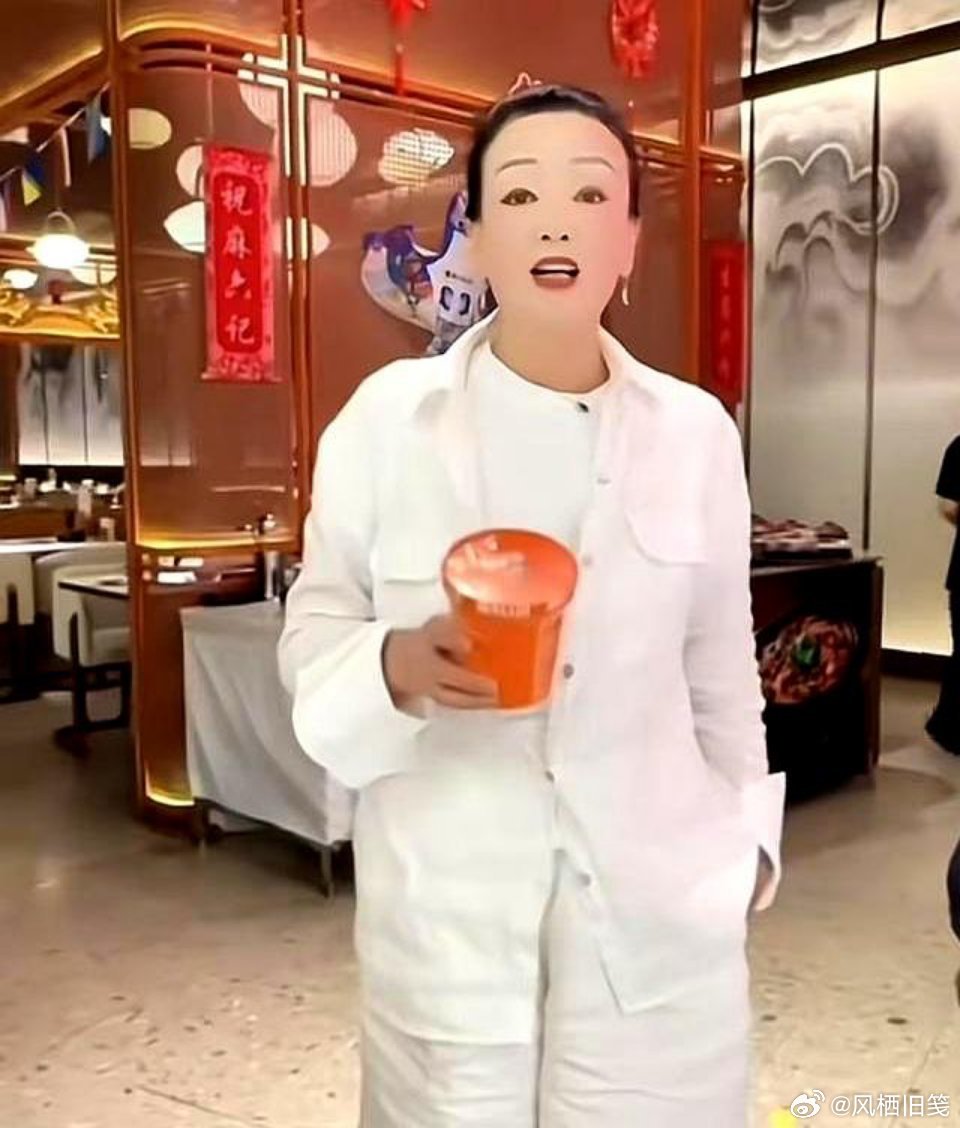 死兰带小玥儿上班，曝光为孩子定的暑期计划，这奶奶有格局 