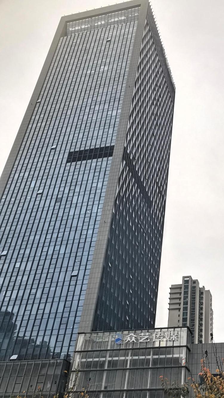 朋友的炒股方法让我打开了眼界。

他把股市形容是上下班，开市是上班，收盘是下班，