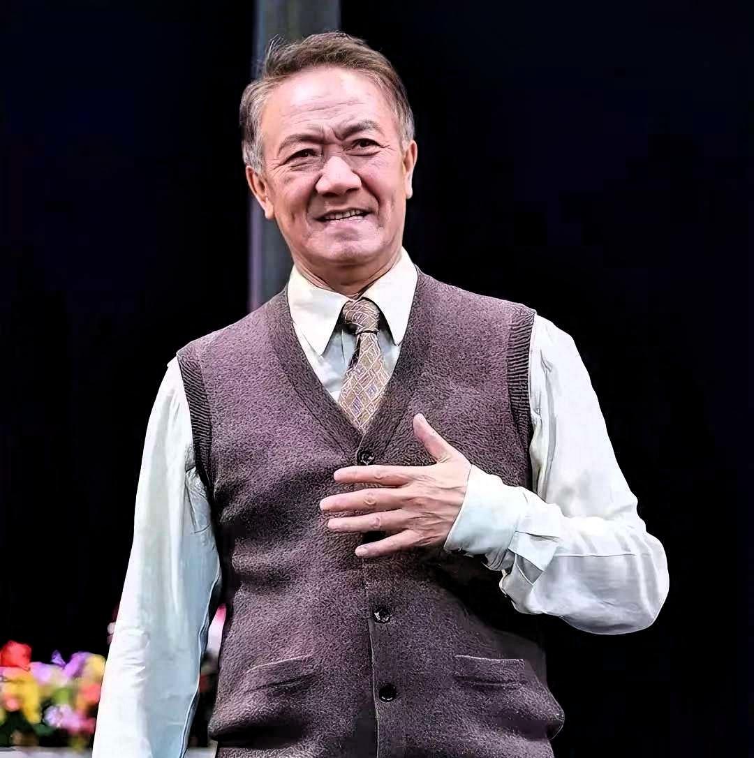 钱再多也没用
你就说男演员李幼斌吧。
他现在衣食无忧，孩子也不作妖，但却依然有养