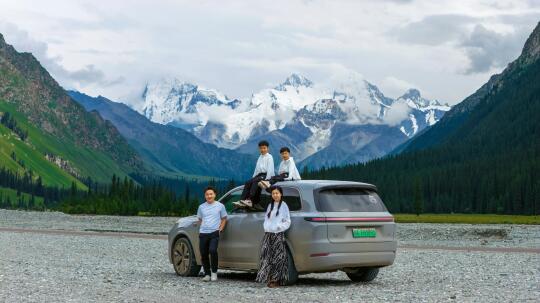 在夏塔拍到了家庭雪山照