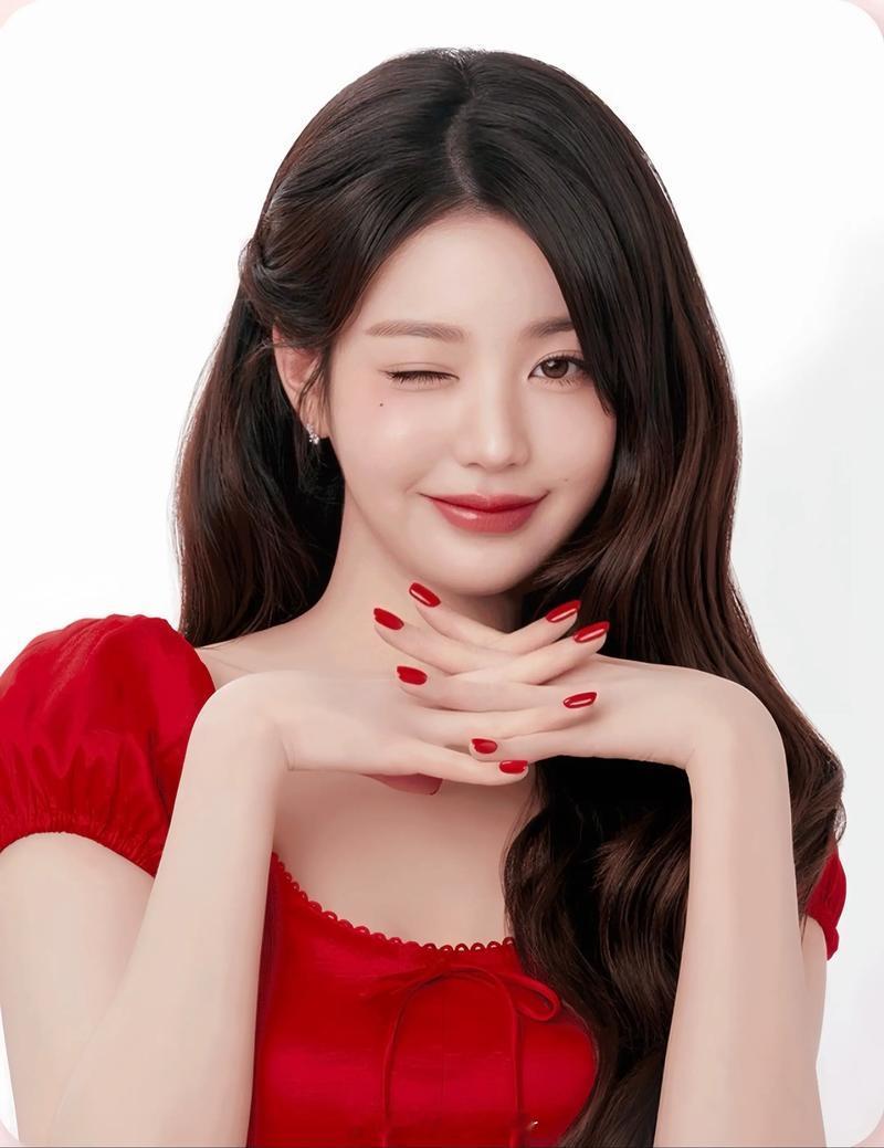 金泰亨去掉id中的kv金泰亨疑似因张元英争议改id 有网友发现张元英自拍上的水汽