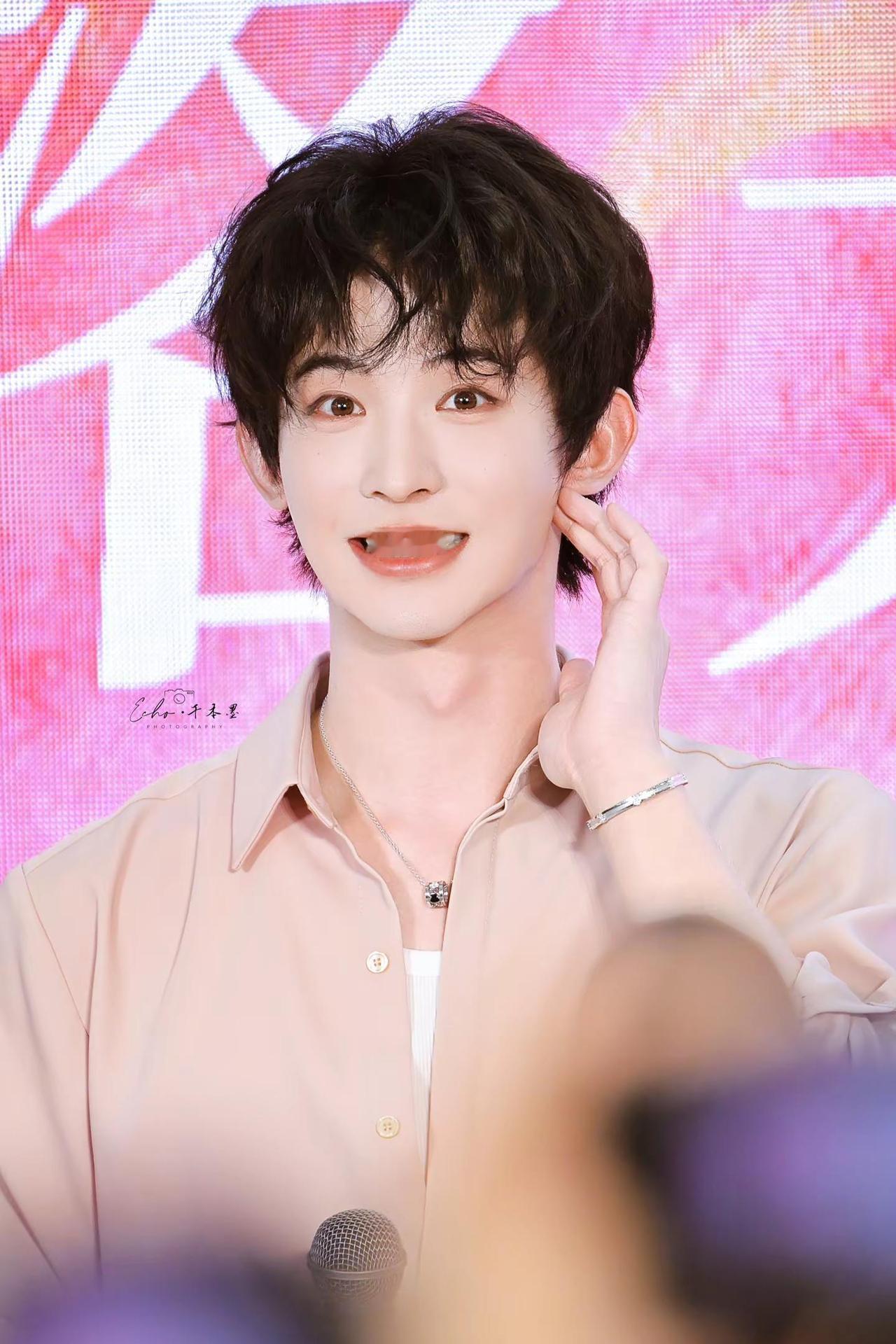 卷毛小狗眼睛亮晶晶૮₍⑅˶•▿•˶⑅₎ა 常华森 常华森洛阳 霸王茶姬常华森 @