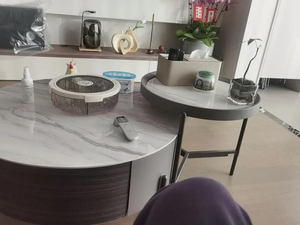 这个冬天不太冷，我睡在沙发上，想起小时候的往事，弹指一挥间，好像忏悔自己！