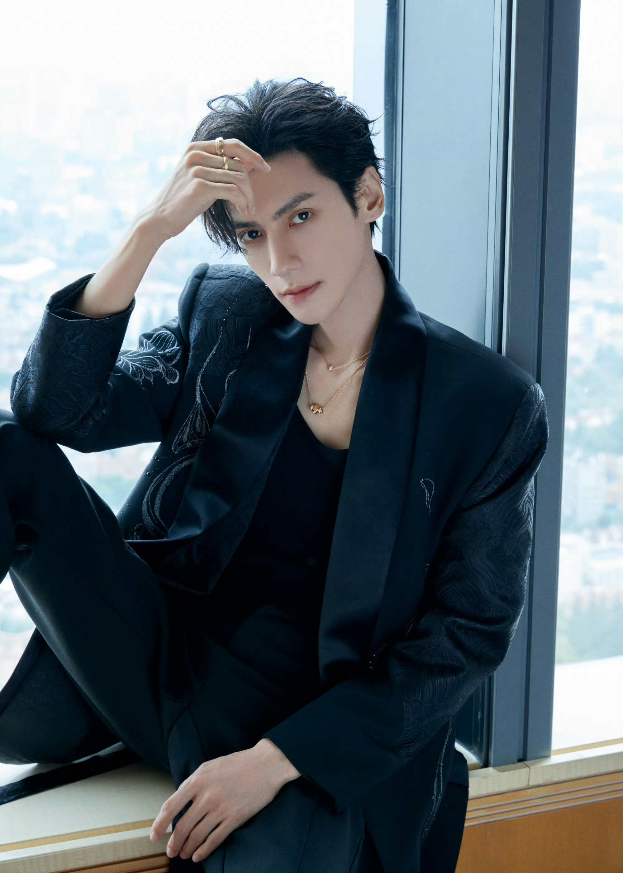 为什么感觉罗云熙彻底的糊了，资源降级很严重，拍完长月之后彻底的糊了?