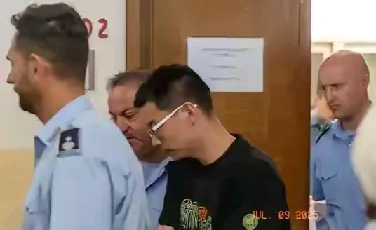 最近2025年7月3日，上海科技人才徐泽伟和夫人去意大利旅游，被意警方扣留，理由