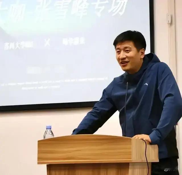 你可以走，
但是不应该走的这么早。
你可以走的这么早，
但是不能这样高调。
你可