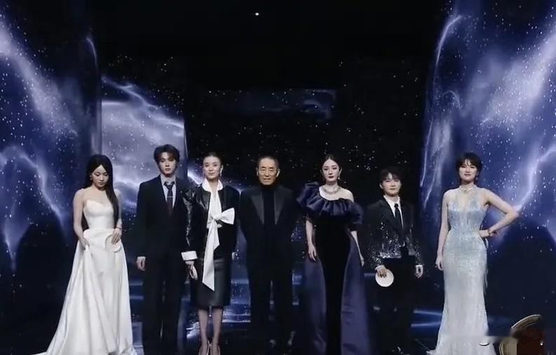 华为二公主姚安娜受大家喜爱不是没有缘由的，虽然不缺资源，但勇闯娱乐圈老实本分，不