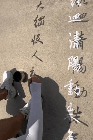 终于火到央视了！”河南周口，一名男子大热天在家闲的没事干，他不去上班，也不待在家