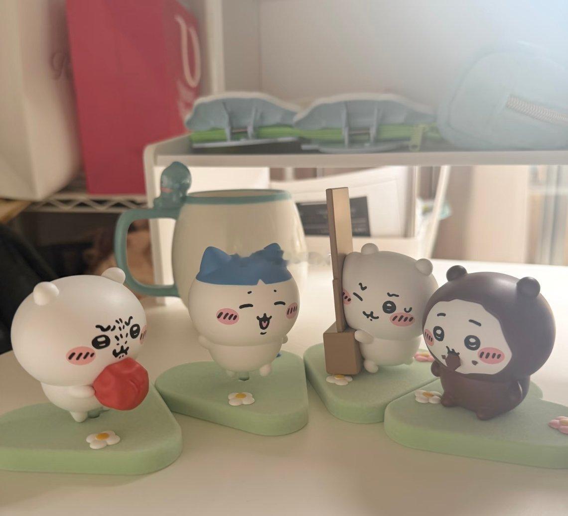 吉伊卡哇灵感共创夏日企画不信邪连抽两发，终于抱回挤墙角的委屈吉伊！被门板挤扁脸的