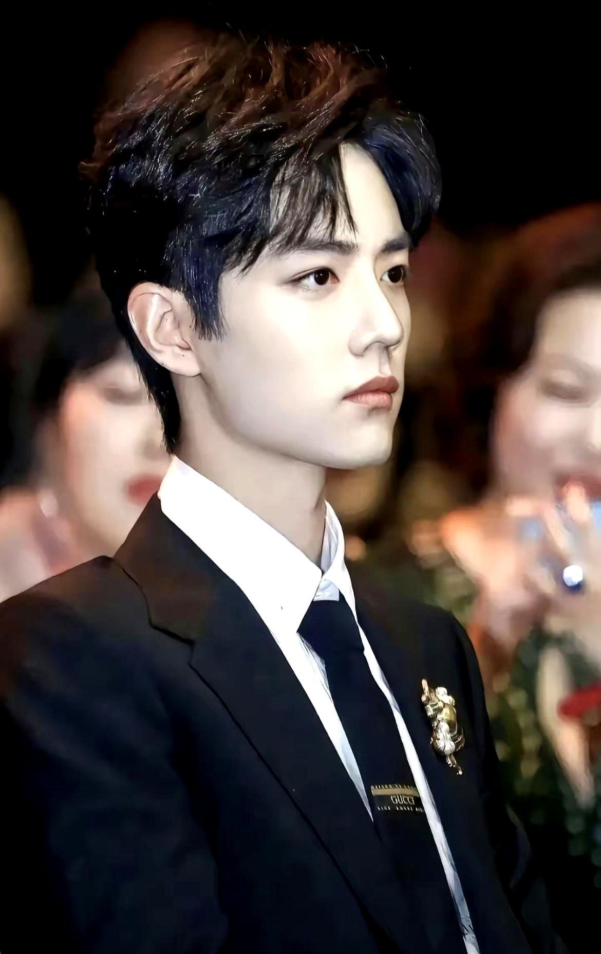 3.7万已到账，黑子账户秒清零
 
肖战没空打嘴仗，直接让法院划款。宋某骂了半年