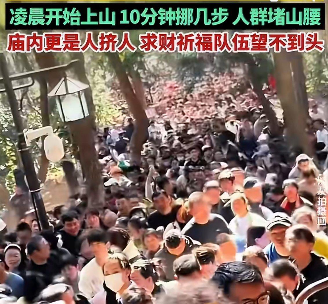 前方无厕所无烤肠无茶叶蛋之前有一次旅游，我妈排厕所排了一个多小时，从此以后节假日