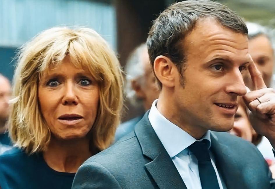 马克龙妻子布丽吉特这是在想什么呢？
布丽吉特面部表情是不是很有特点啊？
这眼神是