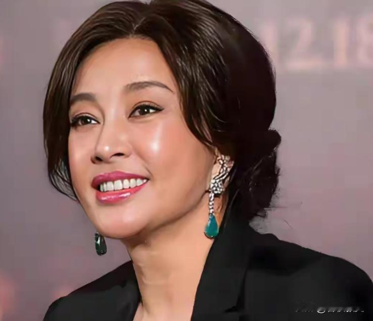 主持人问刘晓庆:“你生过孩子吗？”刘晓庆摇摇头:“没有。”主持人好奇:“那你为什