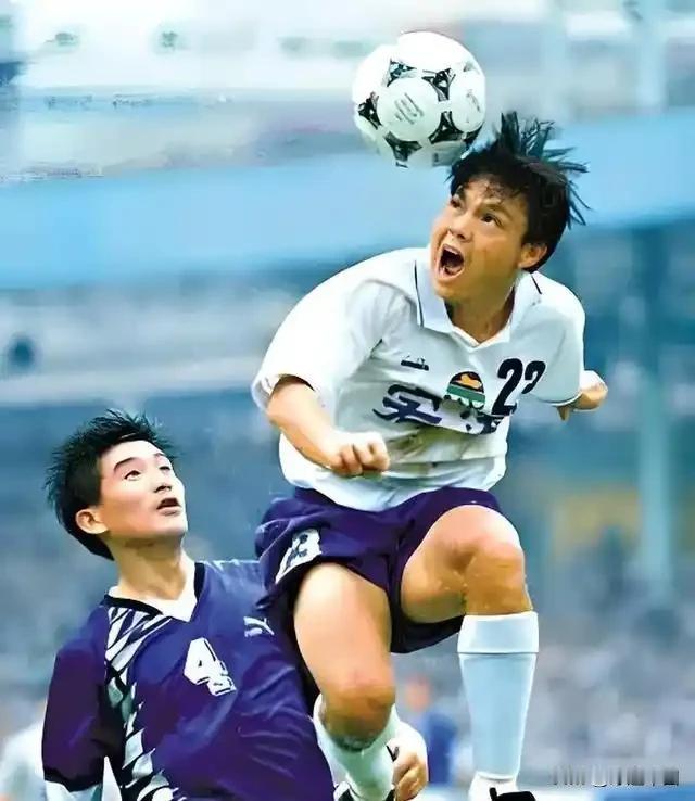 1987年，19岁的谢育新孤身一人踏上荷兰的土地。语言不通，饮食不惯，训练之余，