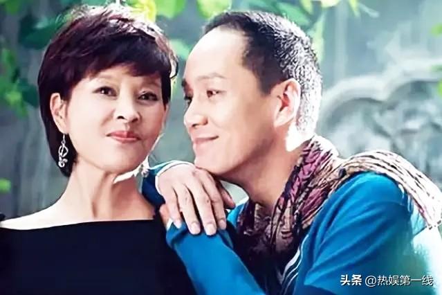 50岁冯远征聚会掀桌！从被骂“变态”到人艺院长，一句话打脸嫌弃妻子的朋友

谁能