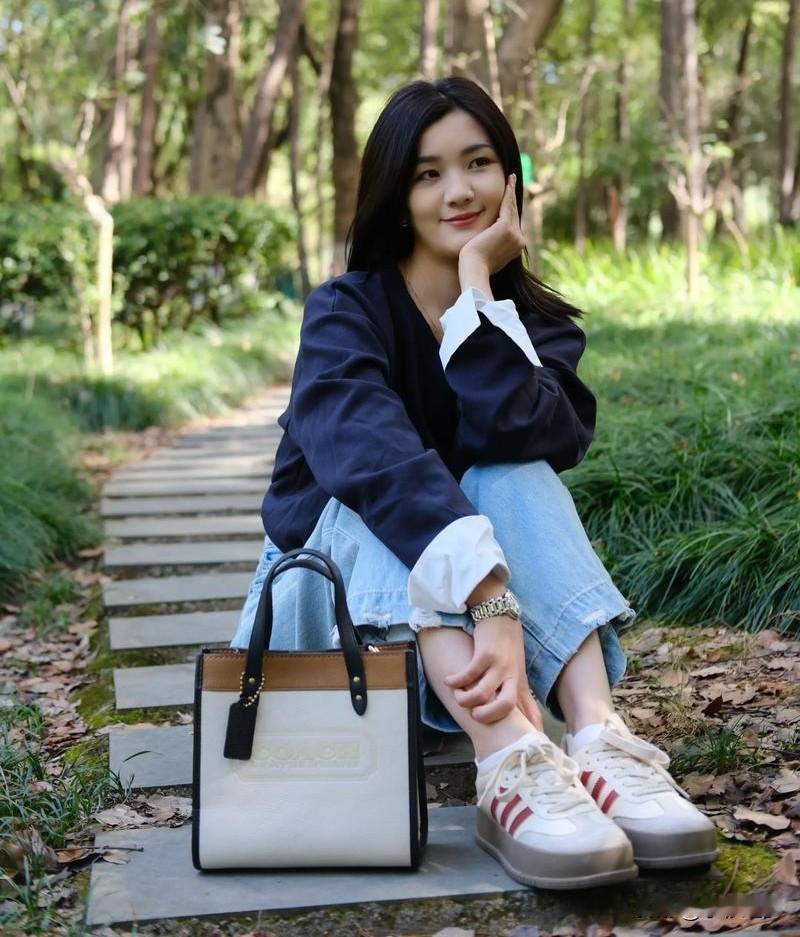 “未婚不抬棺”，其意是“尚未结婚组建家庭之人，不宜在葬礼上抬棺材”，这是我国部分
