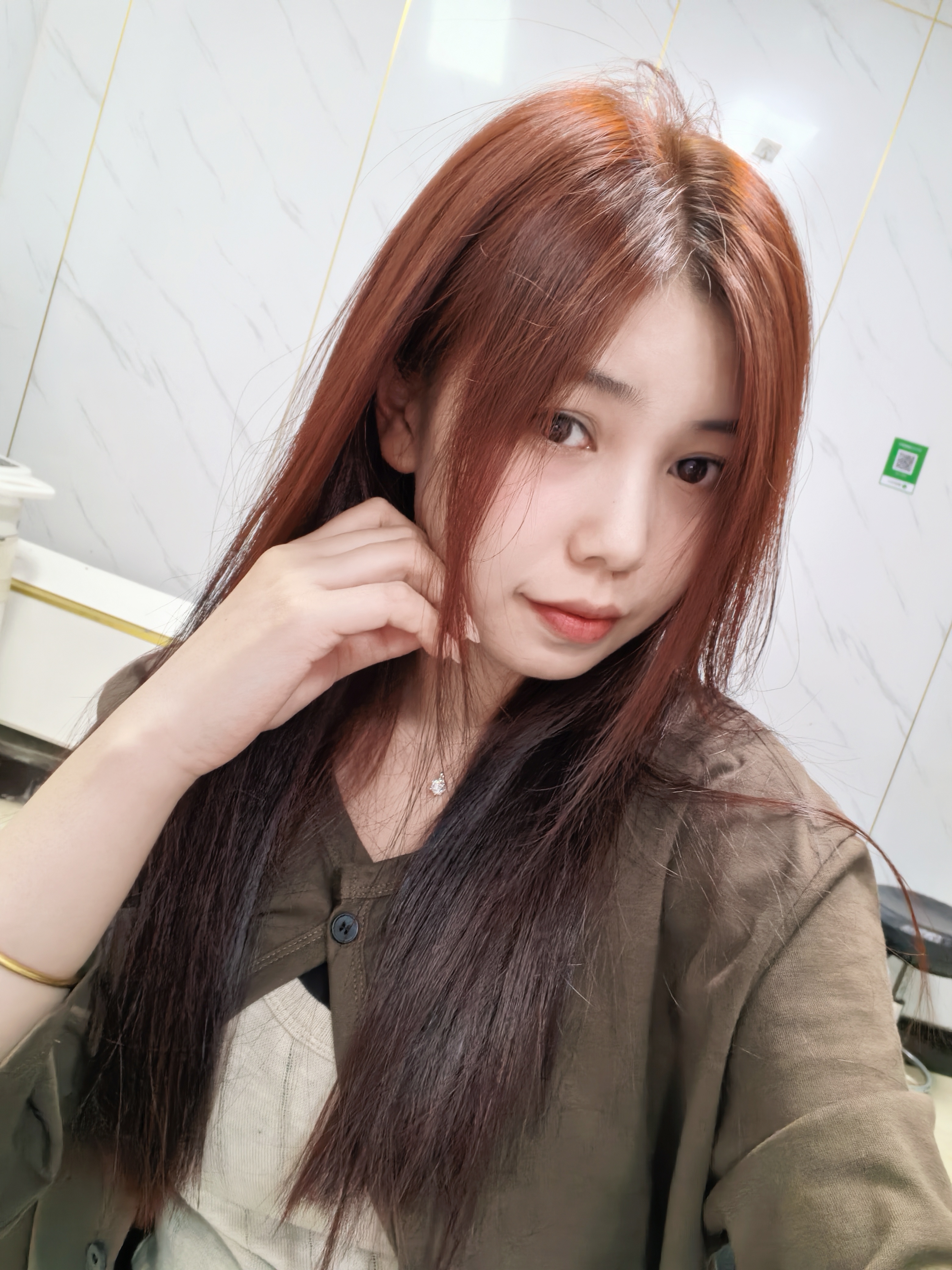 染完了，但是！！！之前染过黑色，结果根本没上色。唉，这个颜色我真的很喜欢，只能返