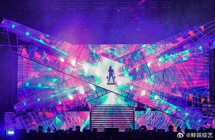 张杰鸟巢演唱会玩不过来了张杰未LIVE巡回演唱会 歌单轮换太狠，耳朵根本不够用！