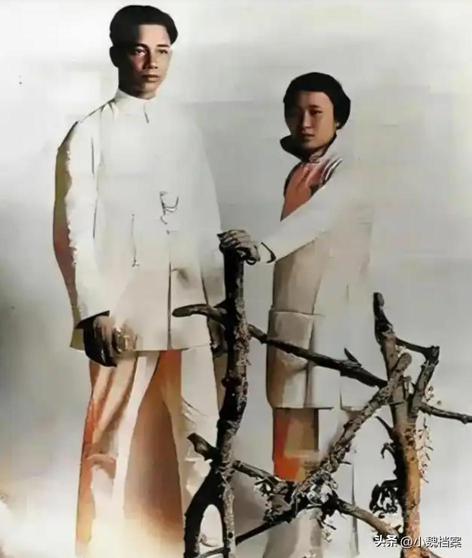 汪精卫的老婆陈璧君，朝他墓穴里倒了5吨碎钢块，浇铸成一大块实心铁坨子，觉得能保他