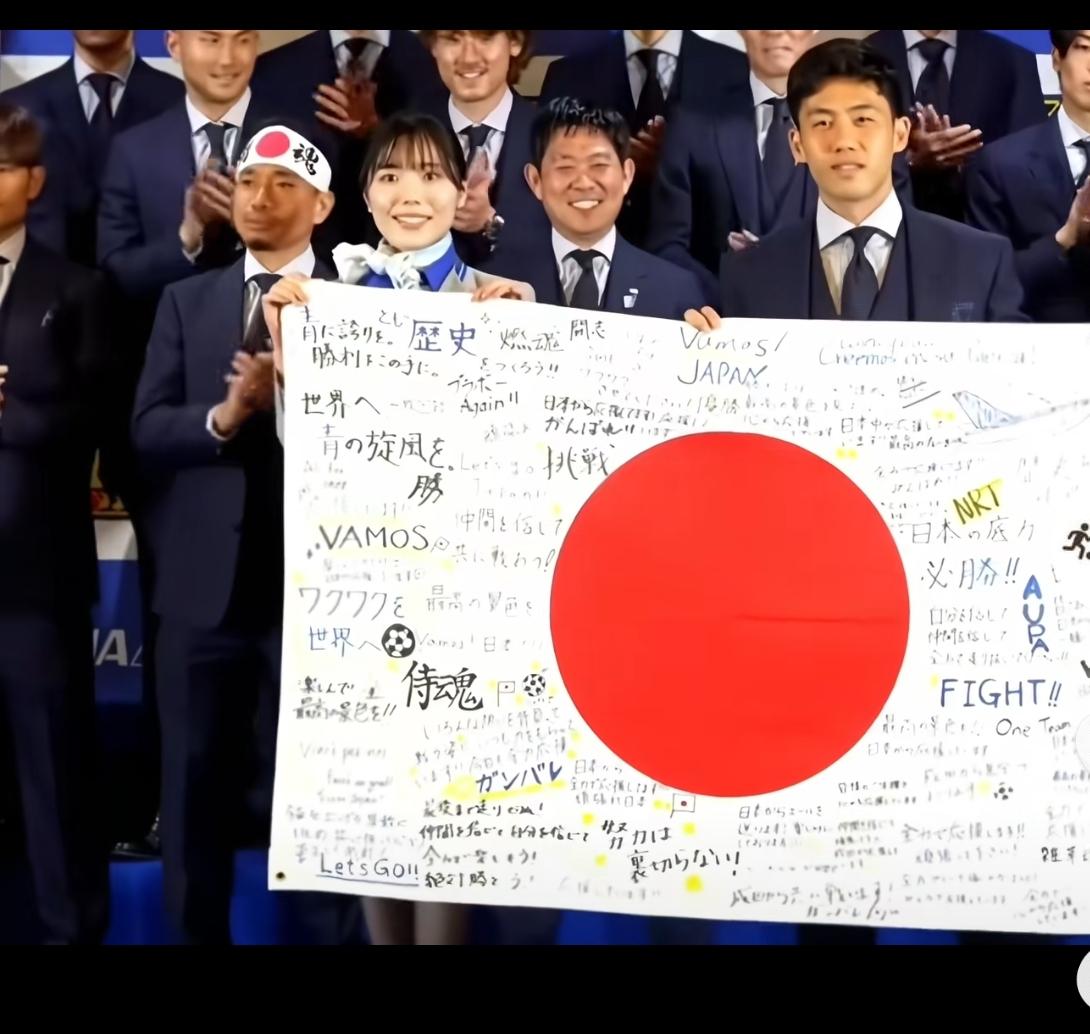 西班牙队、法国队、荷兰队都在装，日本队，最能装！
豪华的西班牙队主场被亚洲第七伊