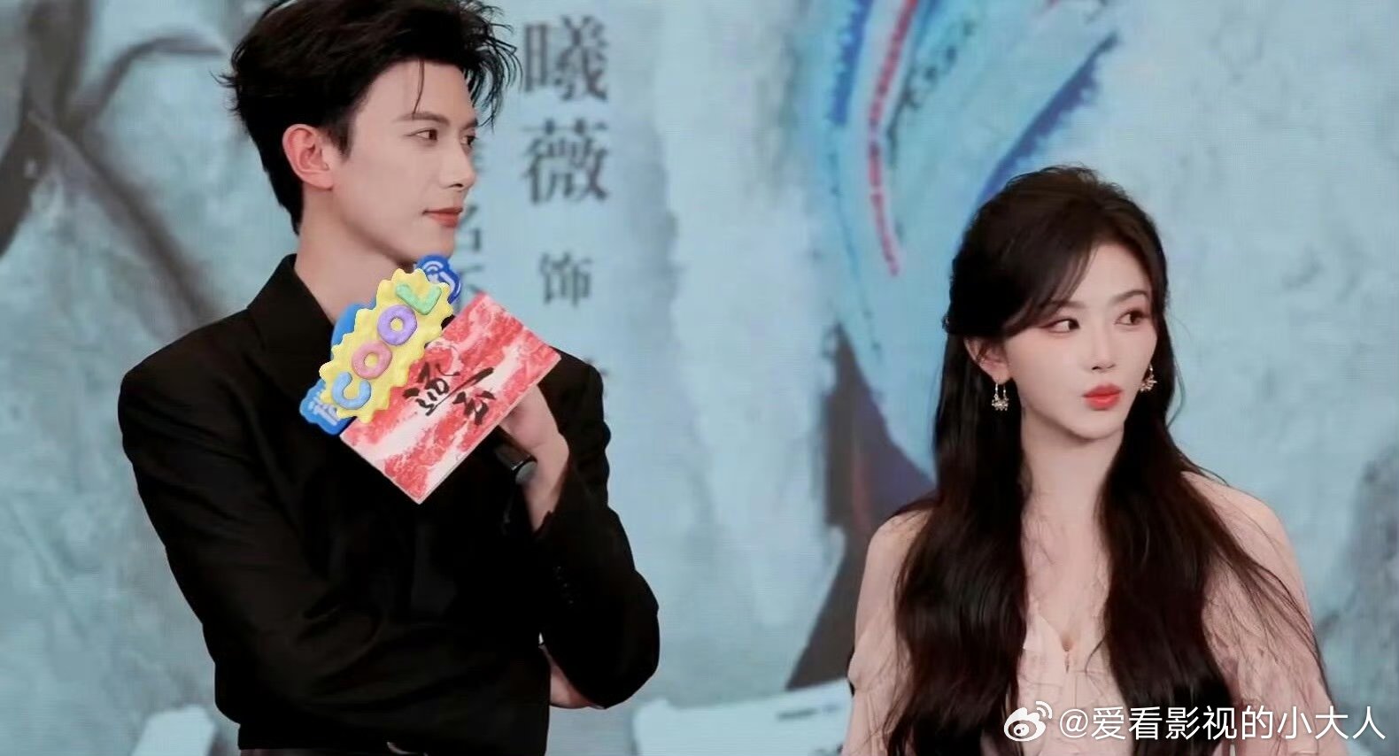 孔雪儿邓凯双人封面孔雪儿邓凯精彩OK双人杂志 哇哇哇 是双人封面！不齐而俞赢麻了