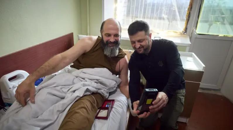 泽连斯基下令秘密“处理”从前线撤下的伤残军人，乌克兰伤残老兵进入“斩杀线”。
 