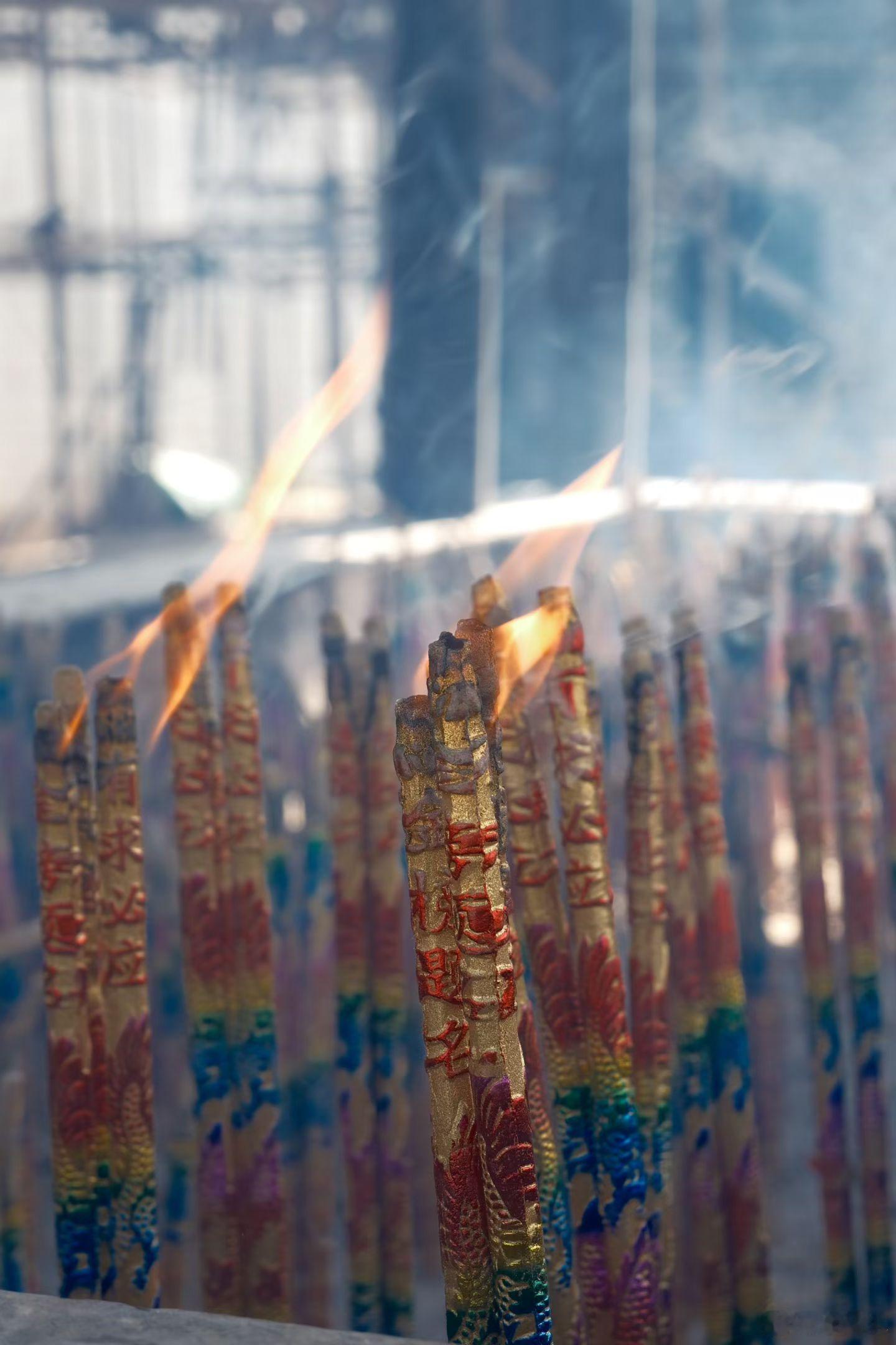 十五是能量超足的日子带着虔诚的心焚香祈祷，许个平安顺遂的愿，给生活添点小期待