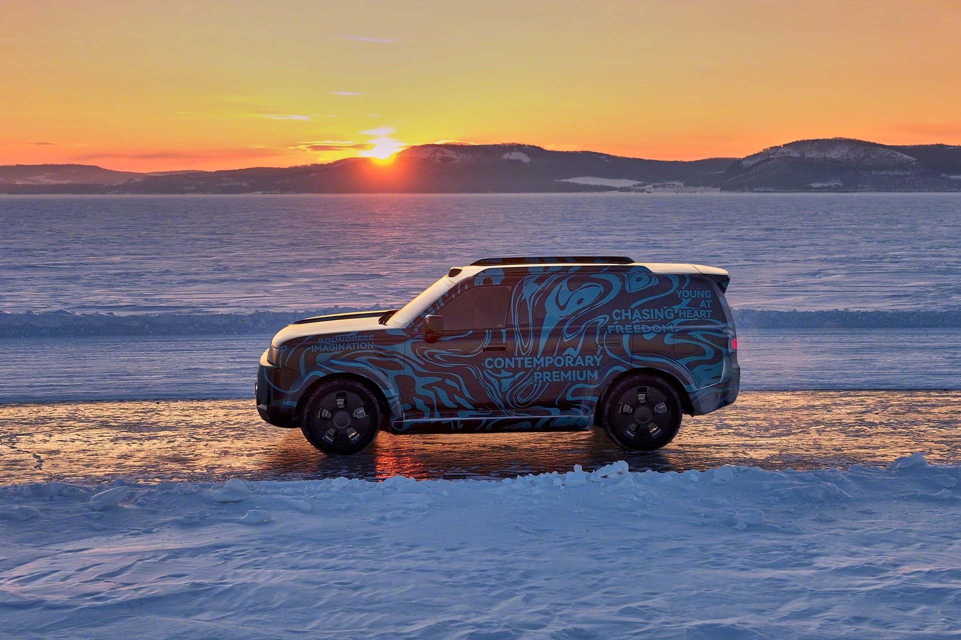 FREELANDER神行者首款SUV冬测谍照发布。虽然伪装依然很重，但概念车那套