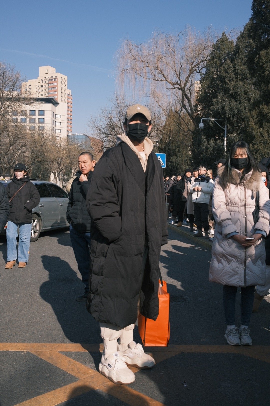 #张弛现身龙年央视春晚第三次联排# 张弛本身就是很有表现力的一个人，所以这次在央