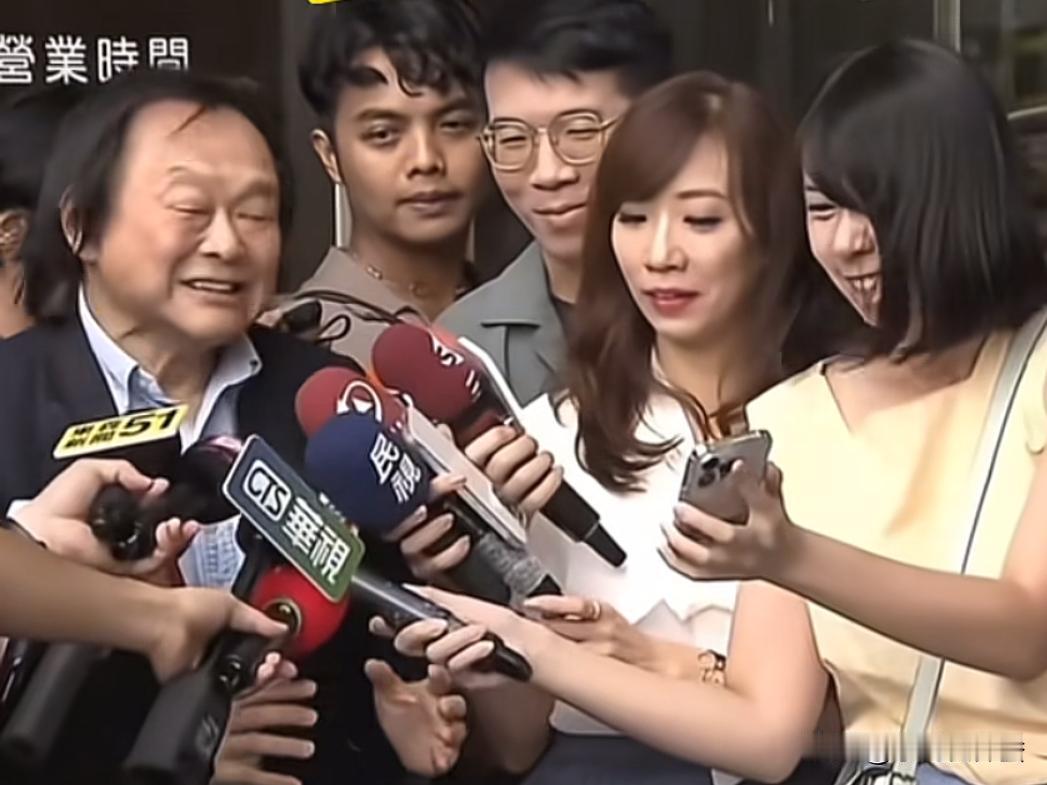 把台独王世坚的话改成网红歌，实在不合时宜！
 
这几天这首网红歌热度特别高，各种