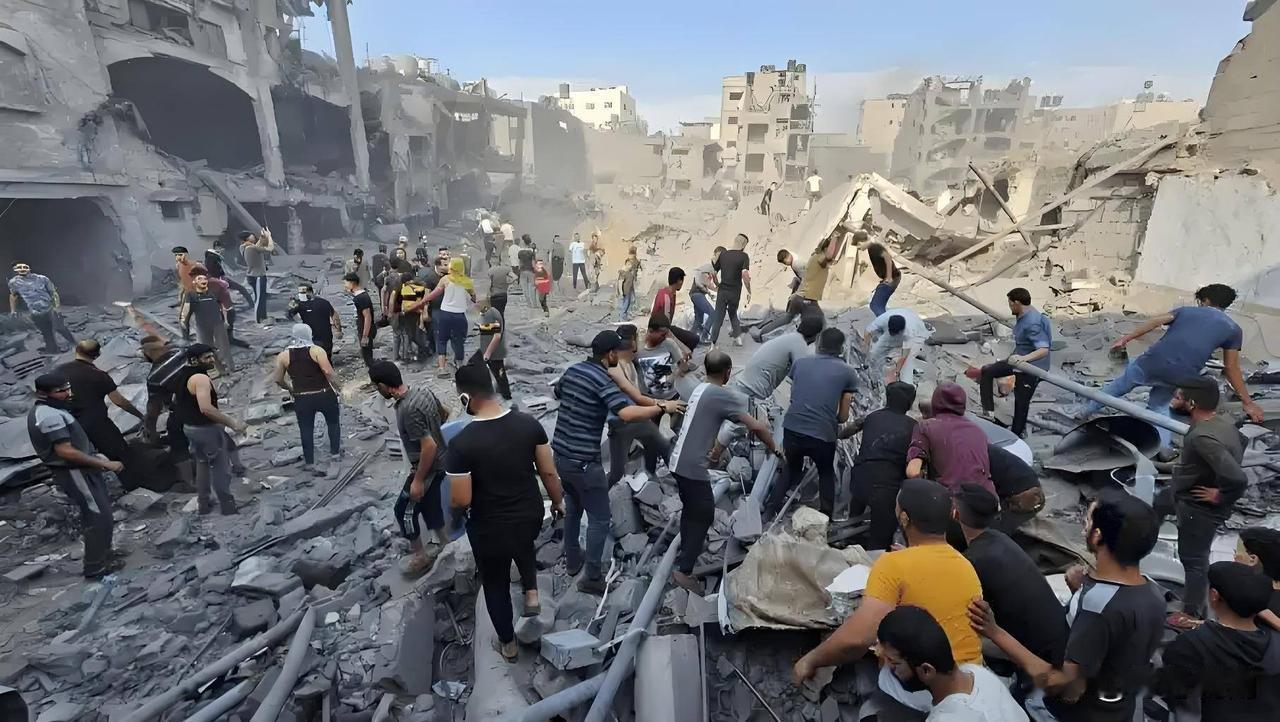 伊朗一夜之间出现变化？先别急着就此进行不看好的评价！德黑兰街头呈现的这样子的一幕