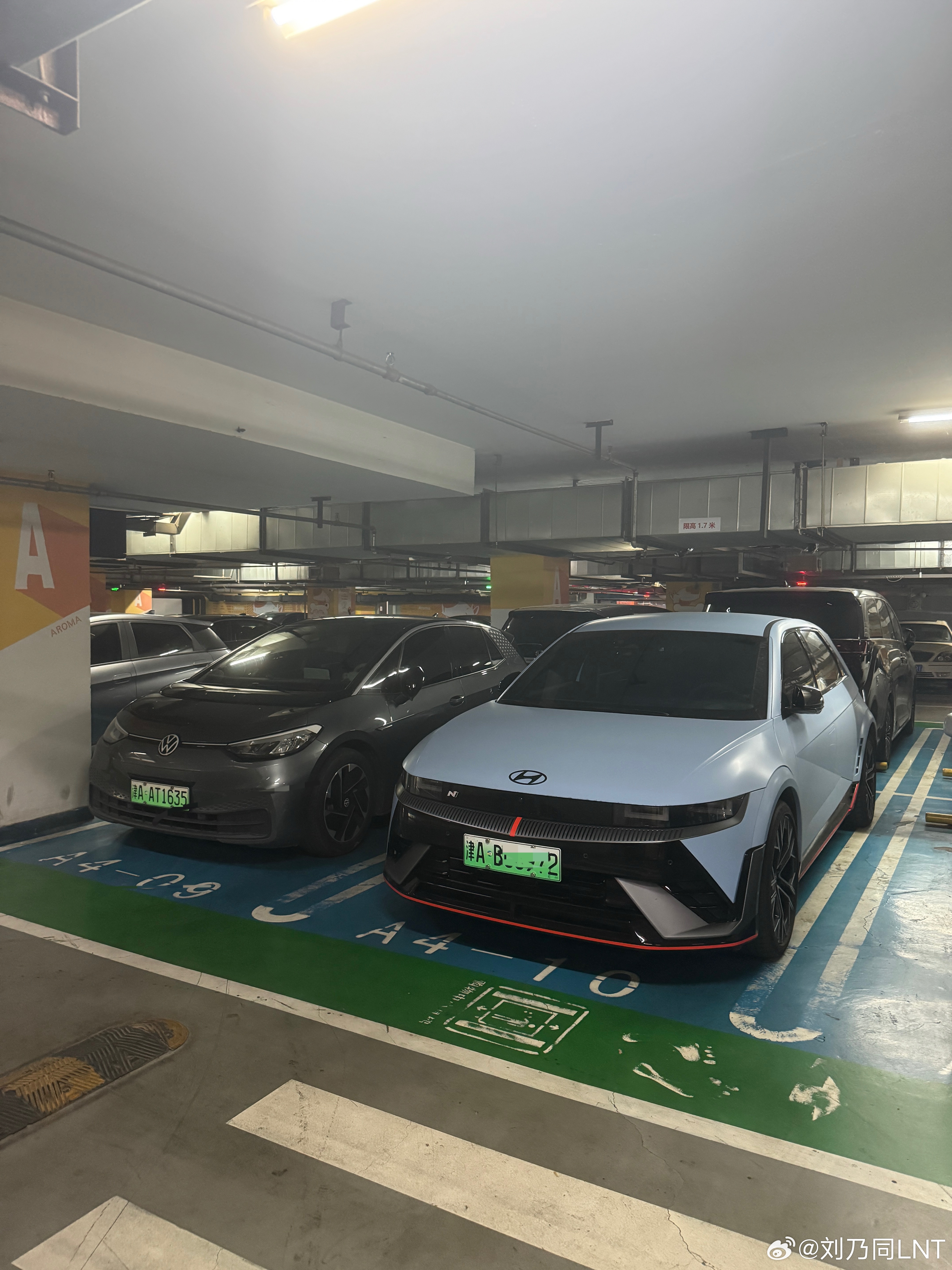 现代小钢炮是真宽啊 同样是两厢车 id3非常娇小可爱[允悲]全民拍车  ​​​