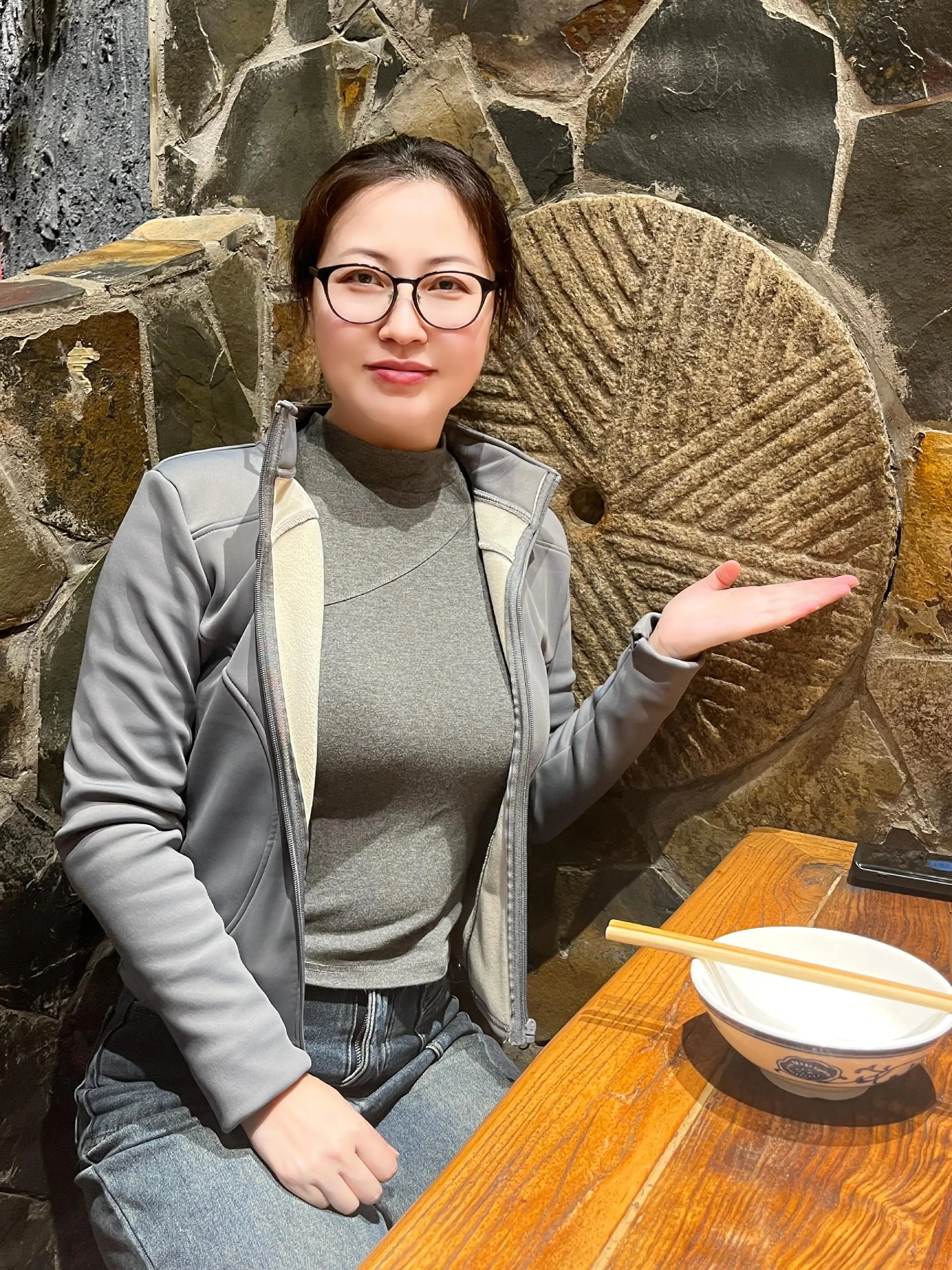 "人之所以幸福，是心态好，人之所以快乐，是不计较，人之所以知足，是不攀...