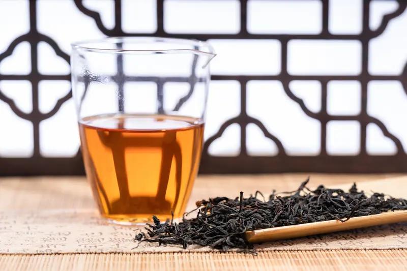 【五十岁的男人，是醇厚的乌龙茶，不需过分显露，真情自会自然涌现】
       