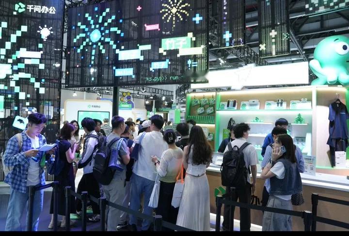 以前的AI都是作为“辅助”，千问办公现在直接Next Level进化成全能小摊主